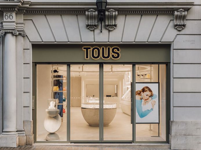 TOUS reaffirms its commitment to Barcelona by opening its latest concept store on one of the city’s trendiest streets, Rambla de Cataluña